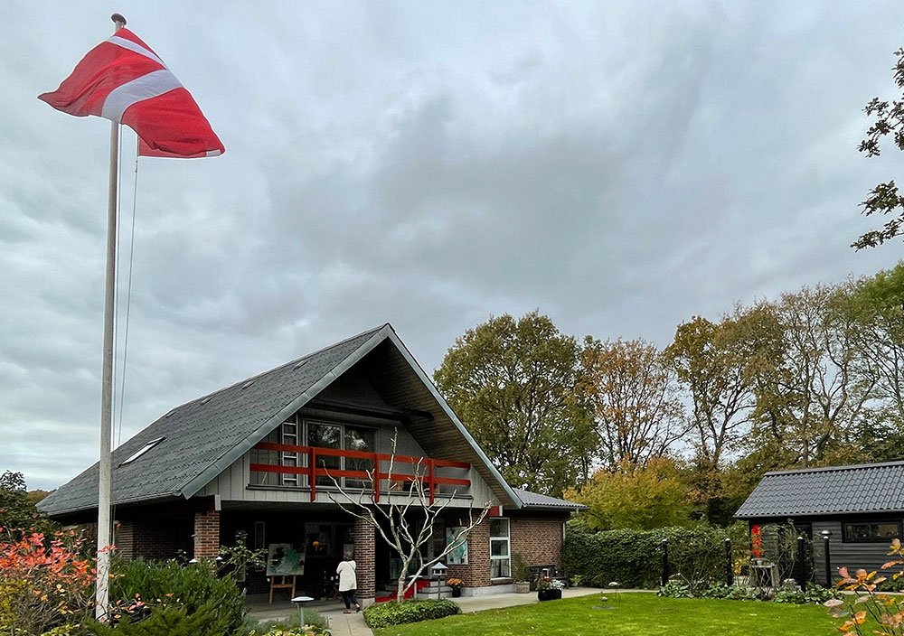 Flaget er hejst på Vesterbækvej 51